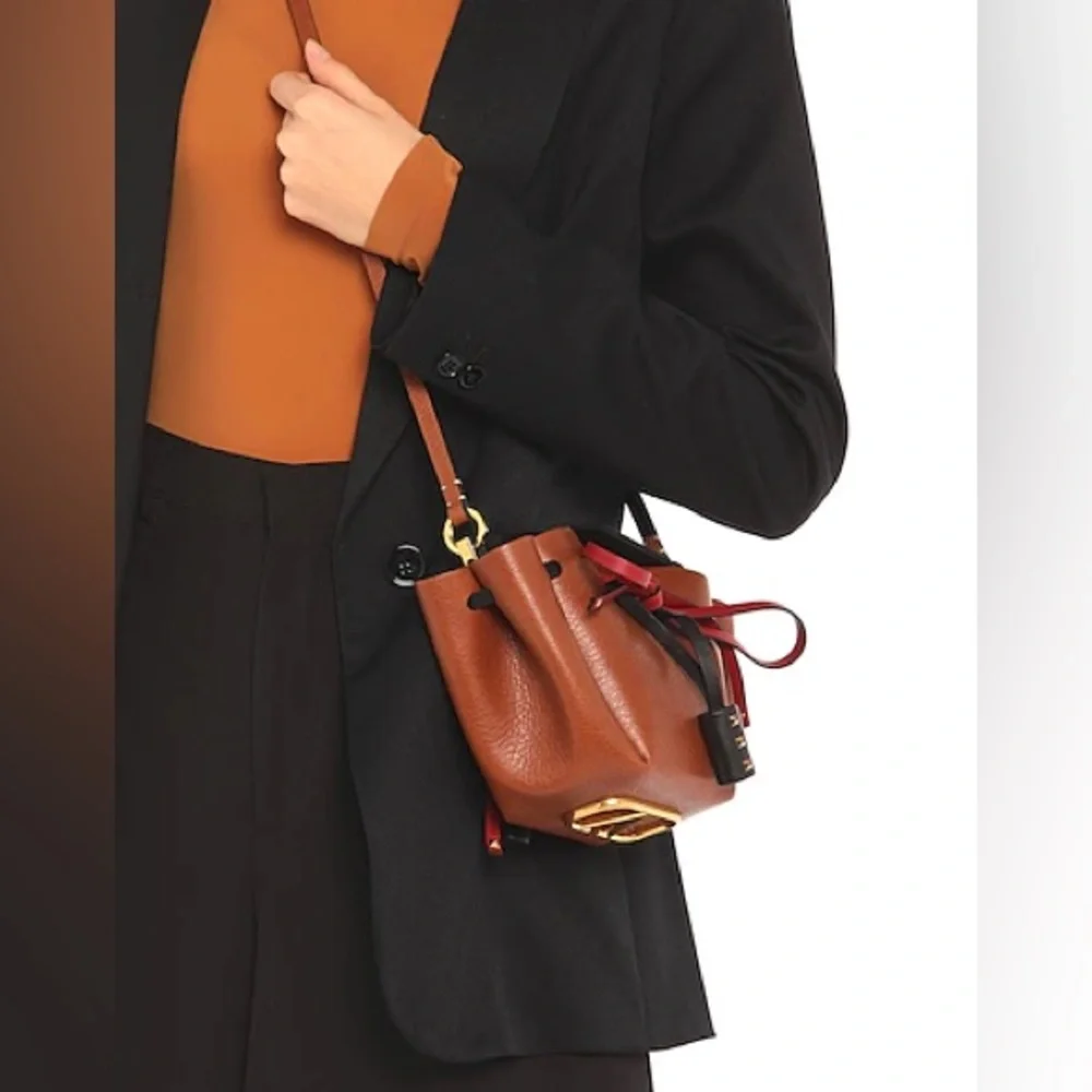 🆕 Valentino Garavani Small Leather Rockstud Shoulder Bucket Bag or Crossbody - Picture 12 of 17